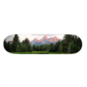 Skateboard Réflexions grandes de Teton au-dessus de l'étang