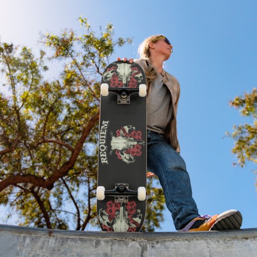 Skateboard Requiem - Conception gothique des vêtements de rue (Extérieur 1)