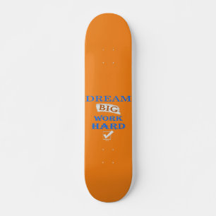 Skateboard RÊVEZ GRAND, TRAVAILLEZ DUR citation inspirante