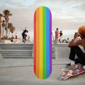 Skateboard Ride avec fierté : Arc en ciel