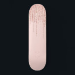 Skateboard Rose de luxe Gold Sparkly Glitter Fringe<br><div class="desc">Cette impression glamour et de luxe est le design parfait pour la femme élégante et branchée. Il est doté d'un rideau de parties scintillant en or brillant rose avec une typographie de parties scintillant sur un arrière - plan rose vif. C'est un design élégant, chic, branché et moderne avec une...</div>