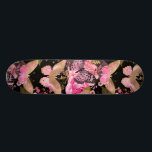 Skateboard Rose et motif de papillon floral de feuille d'or<br><div class="desc">Motif de papillon floral Girly rose d'or et de feuille d'or. Ce mignon rougit les papillons roses et le motif de fleurs est parfait pour le cadeau d'anniversaire d'une fille.</div>