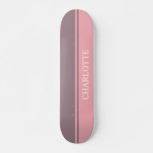 Skateboard Rose et pourpre poussiéreux