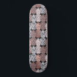 Skateboard Rose moderne Parties scintillant or rose Ananas Mo<br><div class="desc">Ce design élégant et moderne se marie entre des éléments d'été tropicaux et des éléments modernes chic. Il présente une parties scintillant brillante en or rose, une feuille d'or rose, du marbre noir et blanc et un motif de collage rose vif à ananas. Design, tendance, luxueux, glamour et chic !...</div>