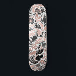 Skateboard Rose or noir feuille florale Motif d'illustration<br><div class="desc">Cette motif moderne et élégante conviendra parfaitement à une femme design et branchée. Il présente une feuille d'or rose imitation, des fleurs en noir, gris et blanc dessinées à la main, ainsi qu'un motif d'illustration en feuilles. C'est un design chic, joli, unique et luxueux, idéal pour une femme raffinée et...</div>