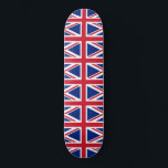 Skateboard Royaume-Uni (British Flag) (Union Jack) (Royaume-U<br><div class="desc">Ce dessin présente le drapeau national du Royaume-Uni, également connu sous le nom d'Union Jack. Le drapeau est également connu sous le nom de drapeau de l'Union royale au Canada. Il remonte au début du 17ème siècle, lorsque James I avait hérité des trônes anglais et irlandais, qui lui permit d'unir...</div>