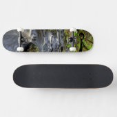 Skateboard Ruisseau traverse la forêt (Horz)