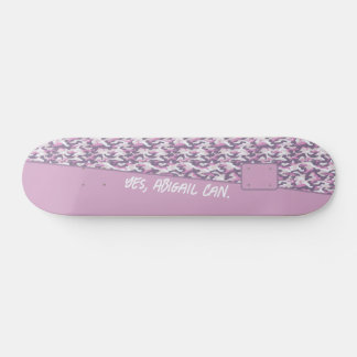 Skateboard Semi Camouflage Gris et Rose Votre Texte