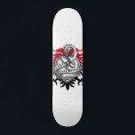 Skateboard Serpent rouge noir<br><div class="desc">Un hardi dans votre serpent de visage et griffin en rouge et noir. Couleurs riches sur un arrière - plan blanc. Le serpent encercle un coeur de pierre et le griffon est l'arrière - plan.</div>