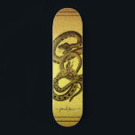 Skateboard Serpents Faux Gold Personnalisé Patinage<br><div class="desc">Un skateboard unique avec deux serpents enchevêtrés et votre nom personnalisé dans une signature script sur un faux arrière - plan de feuille d'or. attrayant et audacieux.</div>