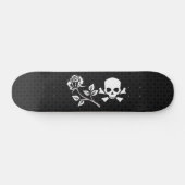 Skateboard S'est levé et le crâne sur le noir (Horz)