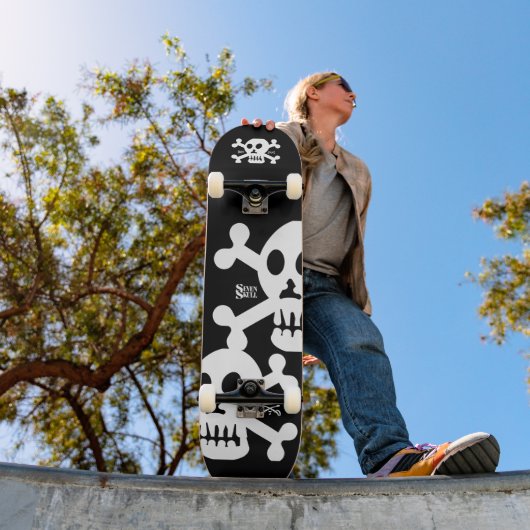 SKATEBOARD SEVEN SKULL BY MASANSER PIXELAT (Extérieur 1)