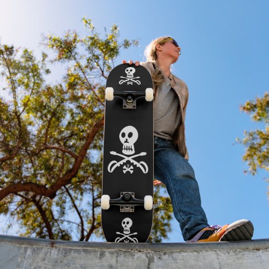 SKATEBOARD SEVEN SKULL BY MASANSER PIXELAT (Extérieur 1)