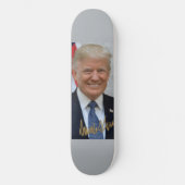 SKATEBOARD SIGNÉ PAR DONALD TRUMP (Recto)