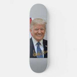 SKATEBOARD SIGNÉ PAR DONALD TRUMP