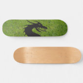 Skateboard Silhouette de dragon, avec herbe en arrière - plan (Horz)