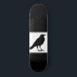 Skateboard Skate noir corbeau noir<br><div class="desc">Un noir gothique illustré,  corbeau sur skateboard noir.</div>