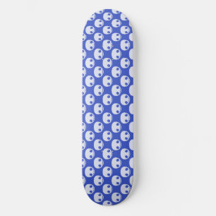 Skateboard Skatedeck bleu avec crânes blancs