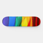 Skateboard SlipperyJoe's drapeau gay pride agitant des couleu (Horz)