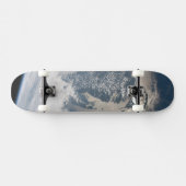 Skateboard Soleil Sur Les Eaux De La Terre. (Horz)