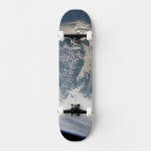 Skateboard Soleil Sur Les Eaux De La Terre. (Recto)
