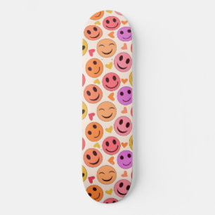 Skateboard Souriant coloré Des visages heureux avec des coeur