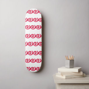 Skateboard spirales rose et rouge motif sur blanc