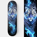 Skateboard Style Cool Tiger Blanc et Bleu<br><div class="desc">Arpentez sous les projecteurs avec notre skateboard Tiger White & Blue Glowboard,  où l'élégance féroce rencontre un design électrisant. Personnalisez le pont avec votre propre texte,  et laissez votre tour briller brillamment. C'est un autre 100% Snuggle Hamster Designs.</div>