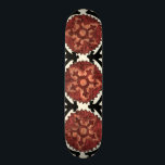 Skateboard Style Suzani Motif Floral Décoratif<br><div class="desc">Ce design floral décoratif de Chariklia Zarris est fait pour imiter la tapisserie de style suzani. Ces textiles tribaux sont originaires d'Asie centrale et remontent à leur ascendance jusqu'au XVe siècle. Posséder un morceau d'histoire en achetant ce motif!</div>