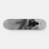Skateboard Surfer En Niveaux De Gris Des Vagues (Horz)