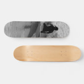 Skateboard Surfer En Niveaux De Gris Des Vagues (Horz)