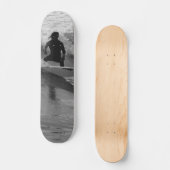 Skateboard Surfer En Niveaux De Gris Des Vagues (Recto)