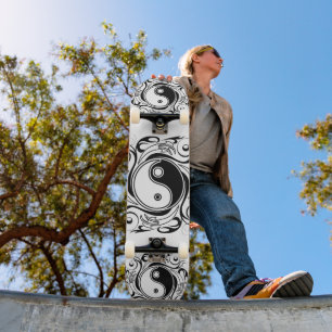 Skateboard Symbole Yin et Yang Style tatouage noir et blanc