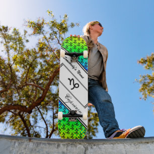 Skateboard SYMBOLE Zodiaque Capricorne Standard par K Yoncich