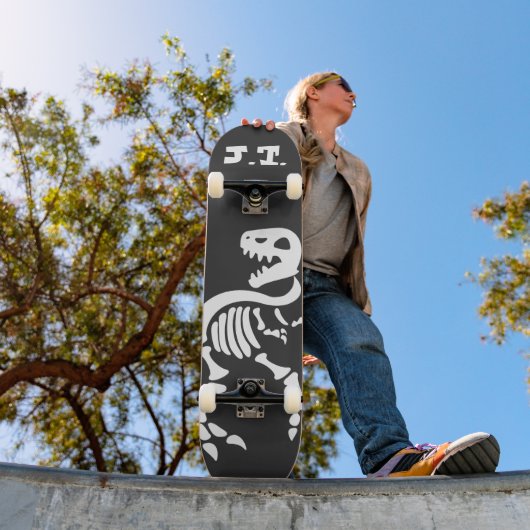 Skateboard T-rex avec votre initiale (Extérieur 1)