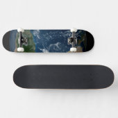 Skateboard Terre Avec Nuages Et Glace De Mer (Horz)