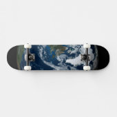 Skateboard Terre Avec Nuages Et Glace De Mer 2 (Horz)