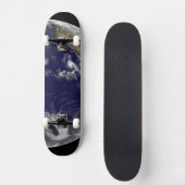 Skateboard Terre Avec Trois Cyclones Tropicaux Dans Le Pacifi (Recto)
