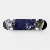 Skateboard Terre Avec Trois Cyclones Tropicaux Dans Le Pacifi (Horz)