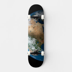 Skateboard Terre Pleine Montrant Des Nuages Simulés Sur L'Afr