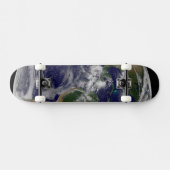 Skateboard Terre Pleine Montrant Divers Systèmes De Tempête T (Horz)