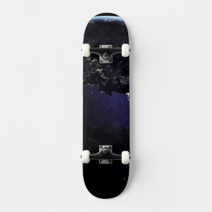 Skateboard Terre Pleine Montrant Les Lumières De La Ville D'E
