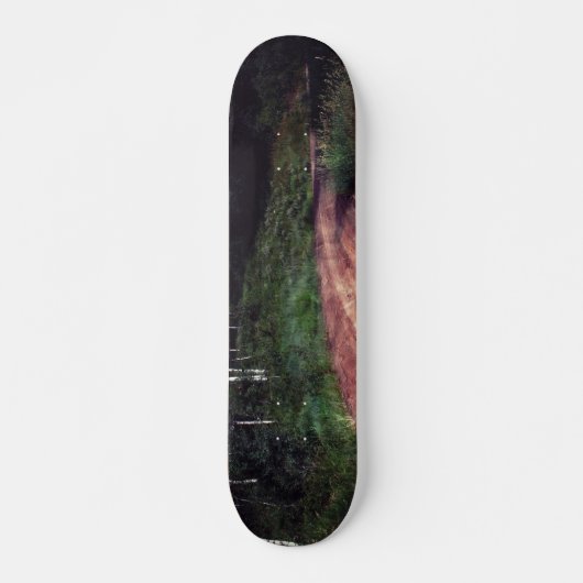 Skateboard Tombé Une Courbe Dans La Route (Devant)