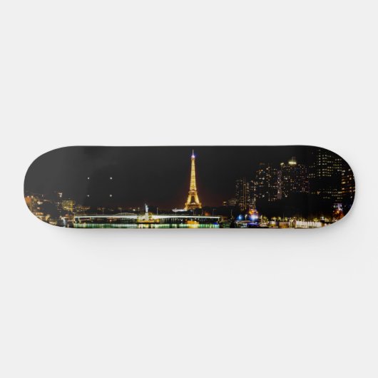 Skateboard Tour Eiffel illuminée à Paris la nuit (Horz)