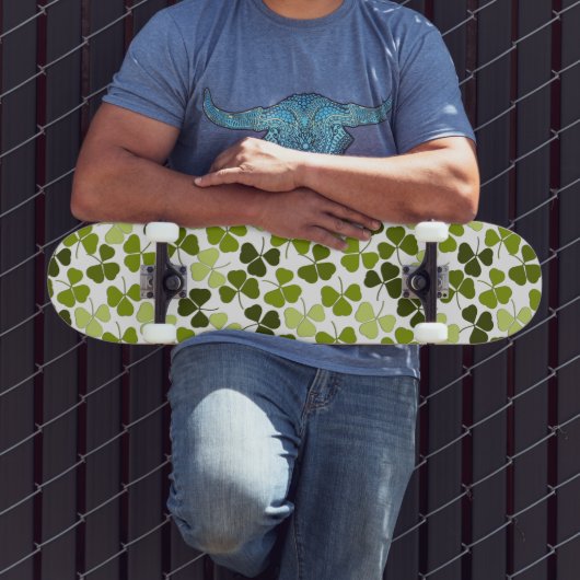 Skateboard Trèfle vert dans une variété de nuances (Extérieur 3)