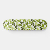 Skateboard Trèfle vert dans une variété de nuances (Horz)