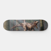 Skateboard TRex dans la forêt (Horz)