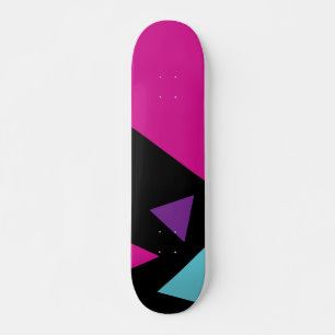 Skateboard Triangles en rose, violet, bleu et noir