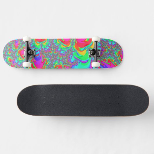 Skateboard Trippy Retro Vibrant Neon Arc-en-ciel Fractal Art (Horz)