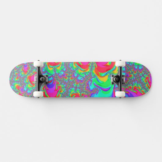 Skateboard Trippy Retro Vibrant Neon Arc-en-ciel Fractal Art (Horz)